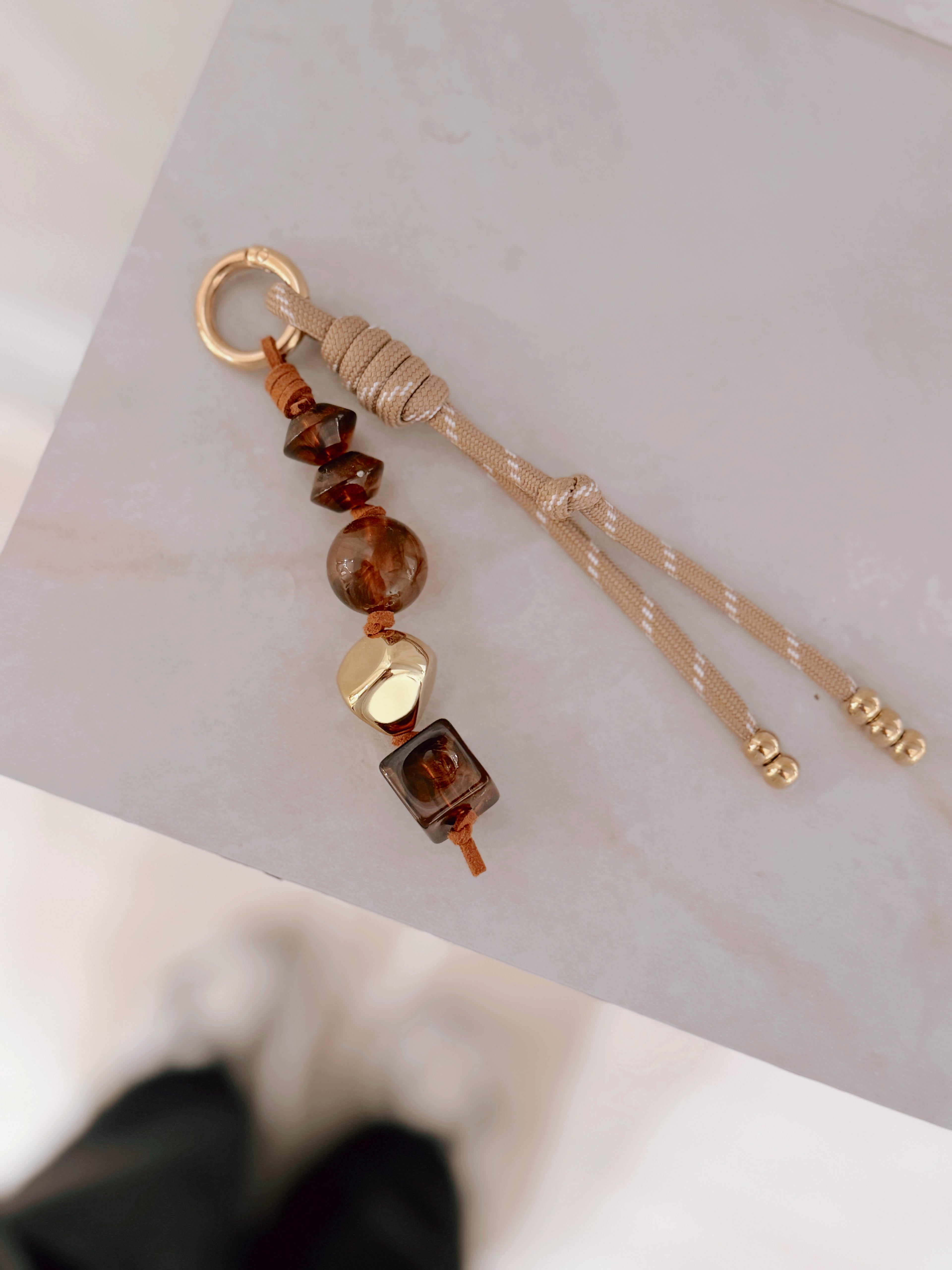 LLAVERO BOLITAS MARRON