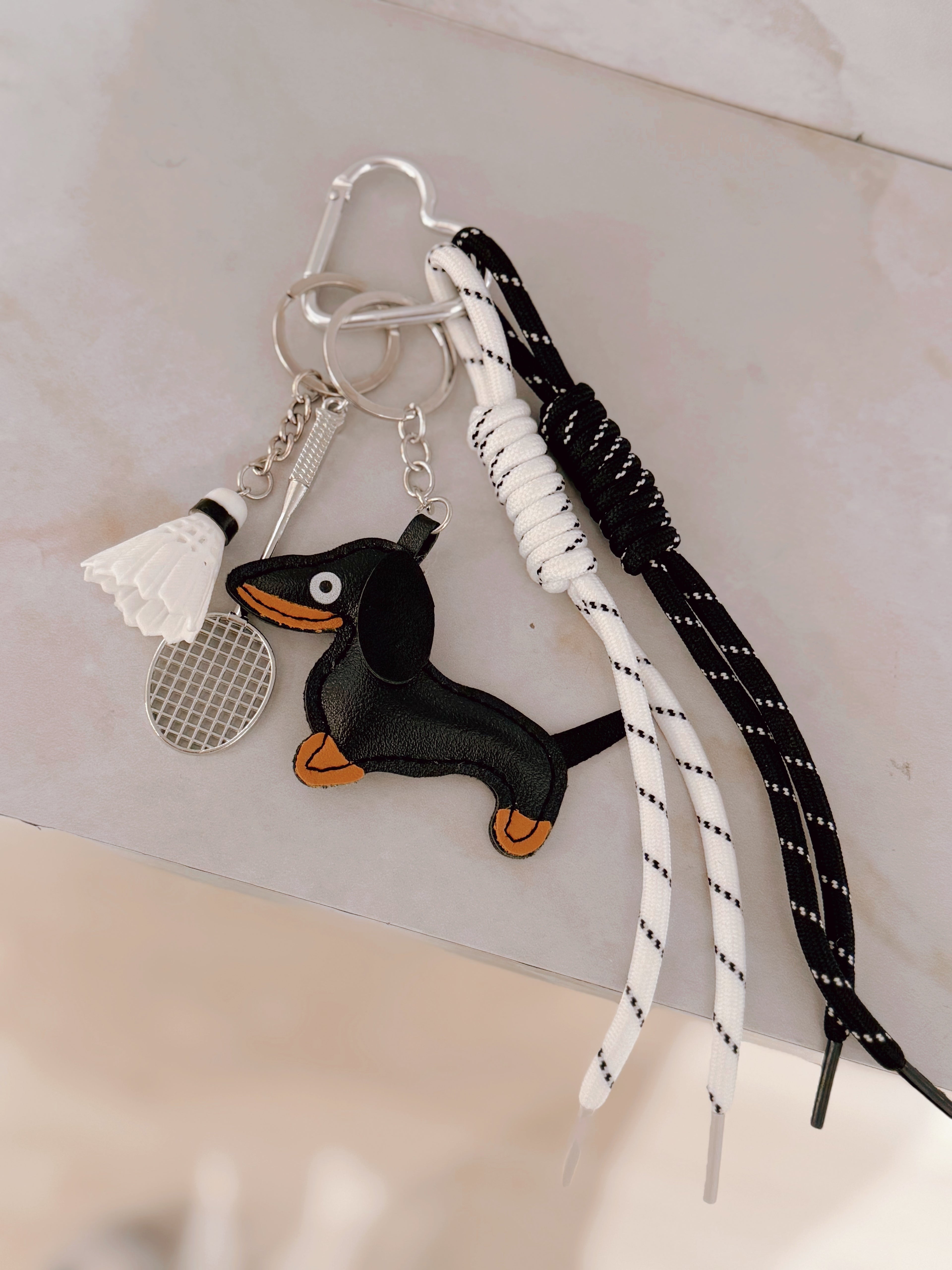 LLAVERO SALCHI NEGRO