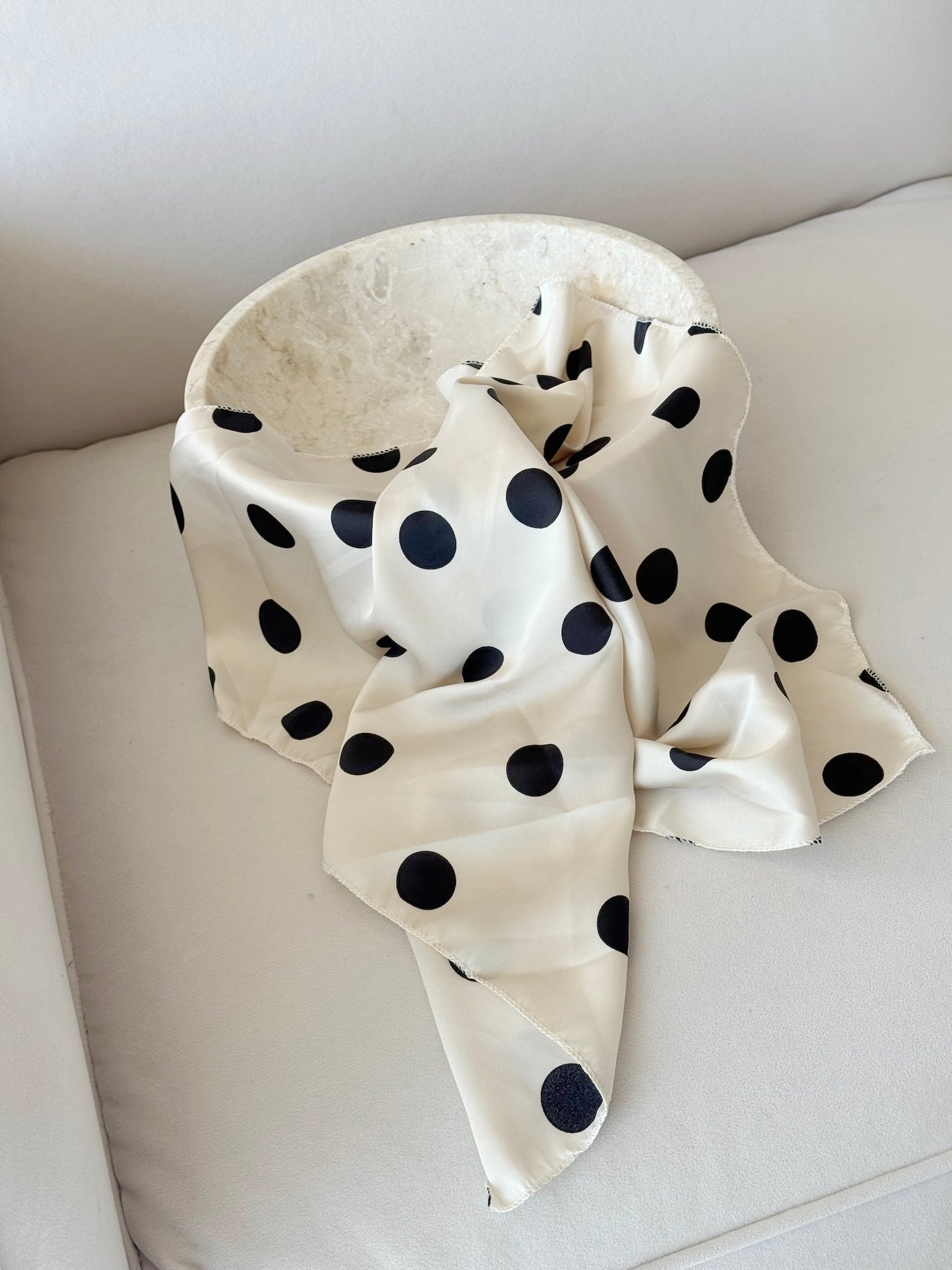 Pañuelo Small Lunares Negros