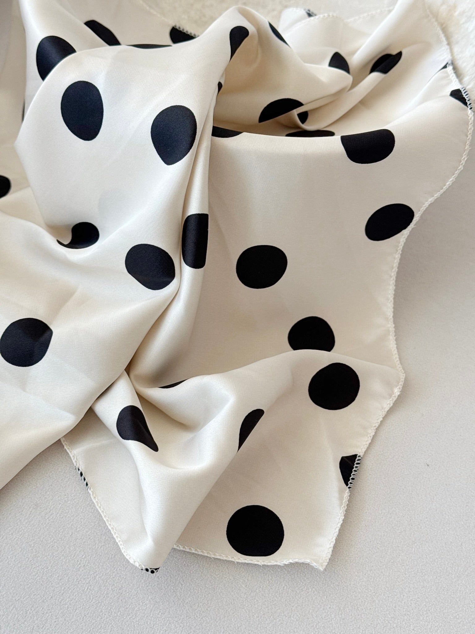 Pañuelo Small Lunares Negros