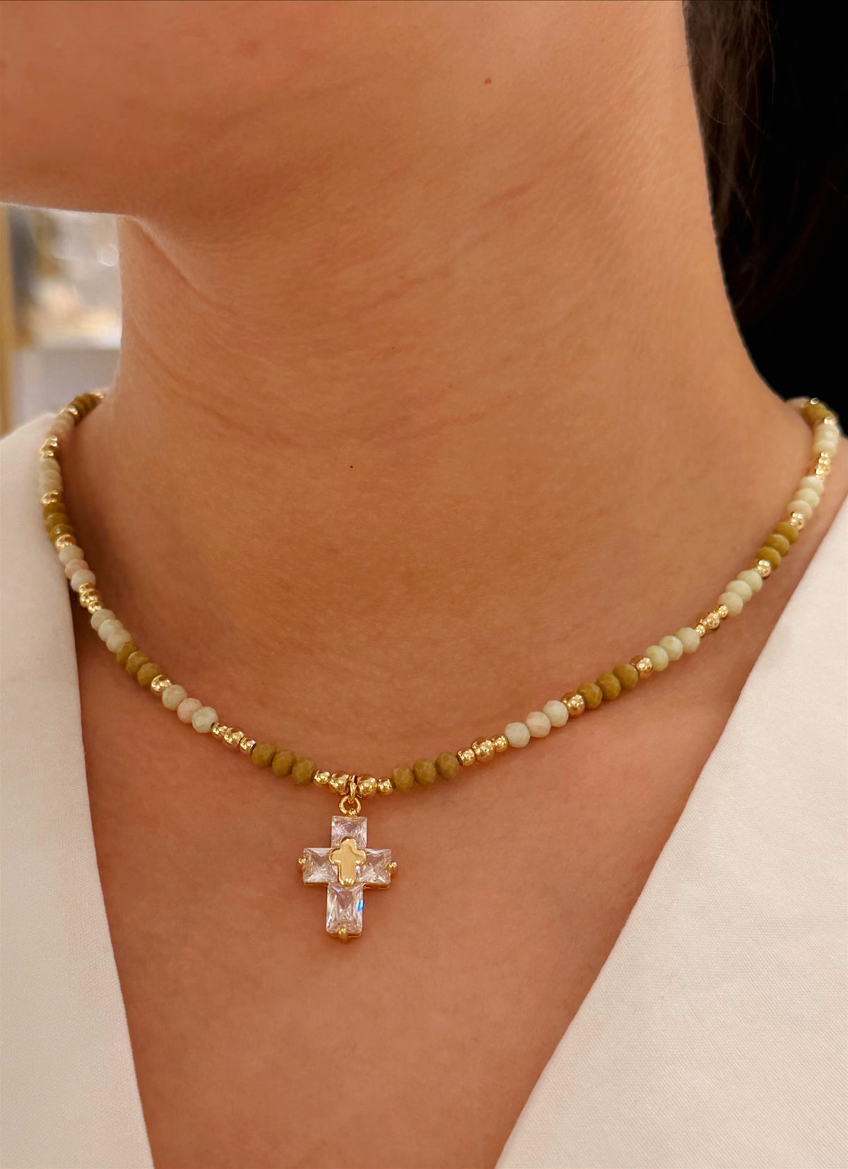 Collar Elara